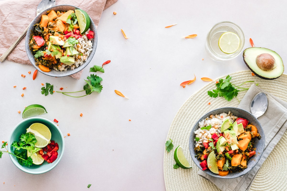 Buddha bowl riche en légumes colorés